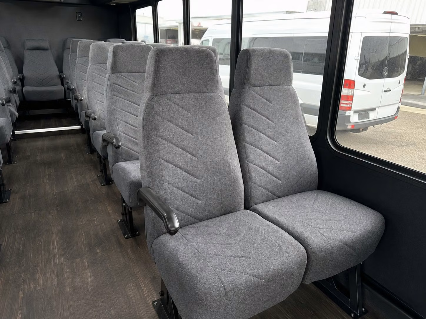 choosing between a minibus and a charter bus for your birmingham field trip